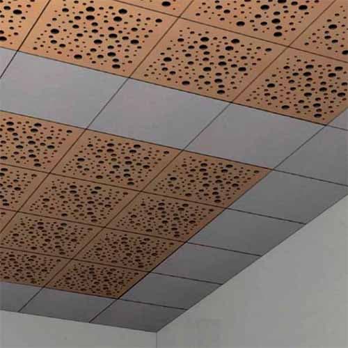 Panel de madera perforado